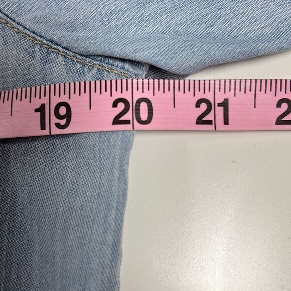 Valerie Steven’s 3/4 Sleeve Button Up Blue Jean Shirt. Light Wash. Size PM - Picture 7 of 11